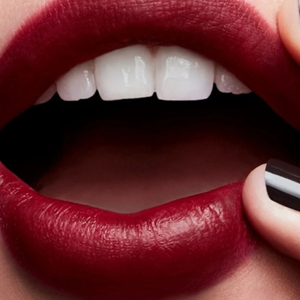 MAC Love Me Lipstick, #410 "La Femme" - Picture 8 of 9